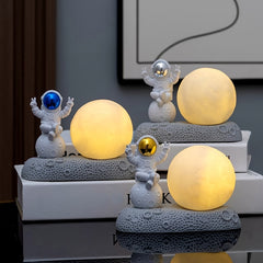 New exotic space astronaut night light, table ornament reading lamp