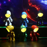 CUBIDUPI Mini veilleuse robot – Lampe de bureau LED design dessin animé avec 3 couleurs, alimentée par piles et contrôlée par bouton, idéale pour la chambre à coucher, pour Halloween, Noël, Thanksgiving, les fêtes | Lampe fantaisie | Finition brillante
