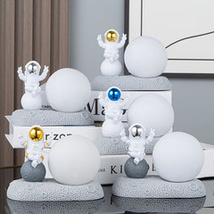 New exotic space astronaut night light, table ornament reading lamp